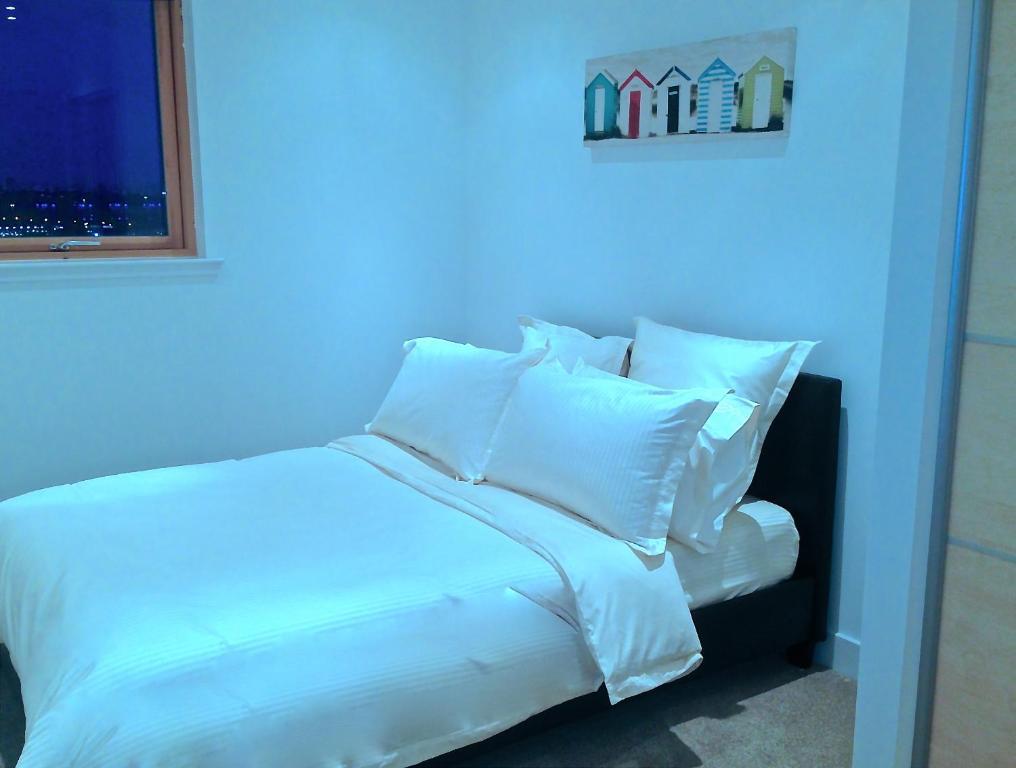 Suite 16 Glasgow Room photo